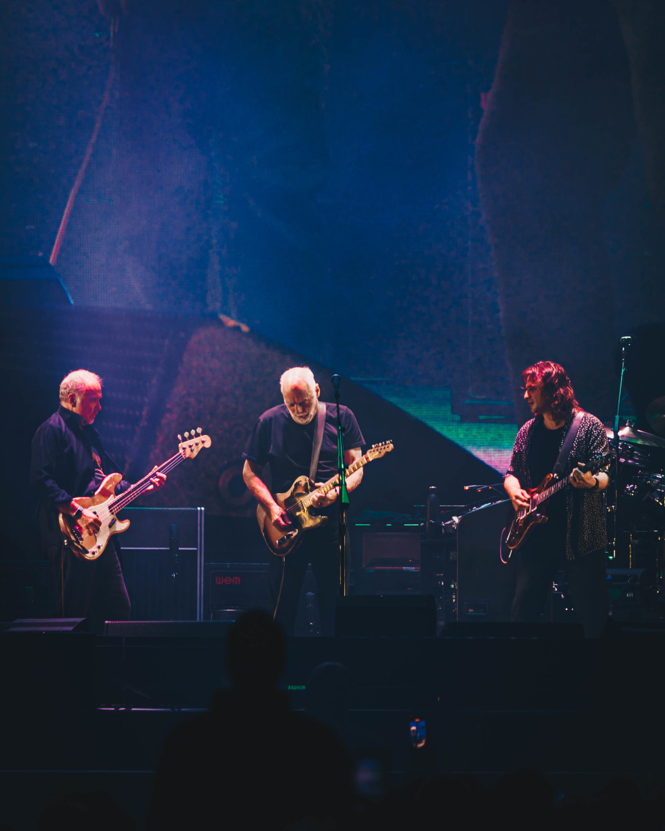 Pictured left to right are Guy Pratt, David Gilmour and Ben Worsley during Gilmour’s concert on November 4, 2024 at New York City’s Madison Square Garden. (Photo Credit: Emma Wannie/MSGE)